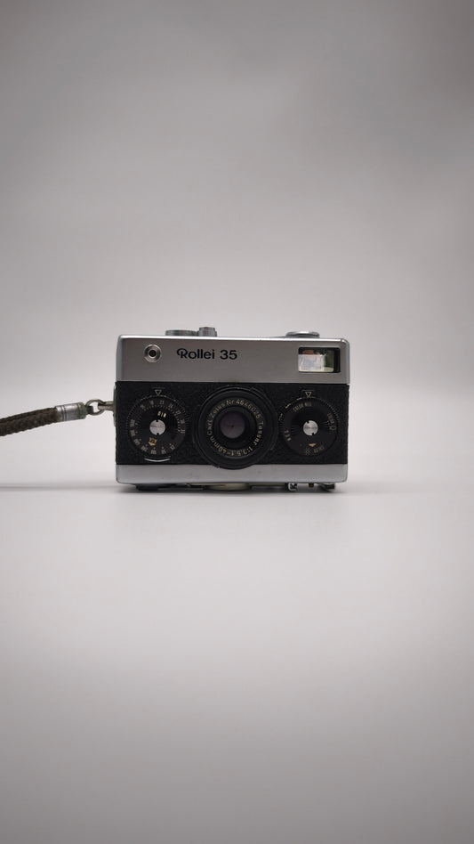 90965 Macchina fotografica vintage Rollei 35 con custodia