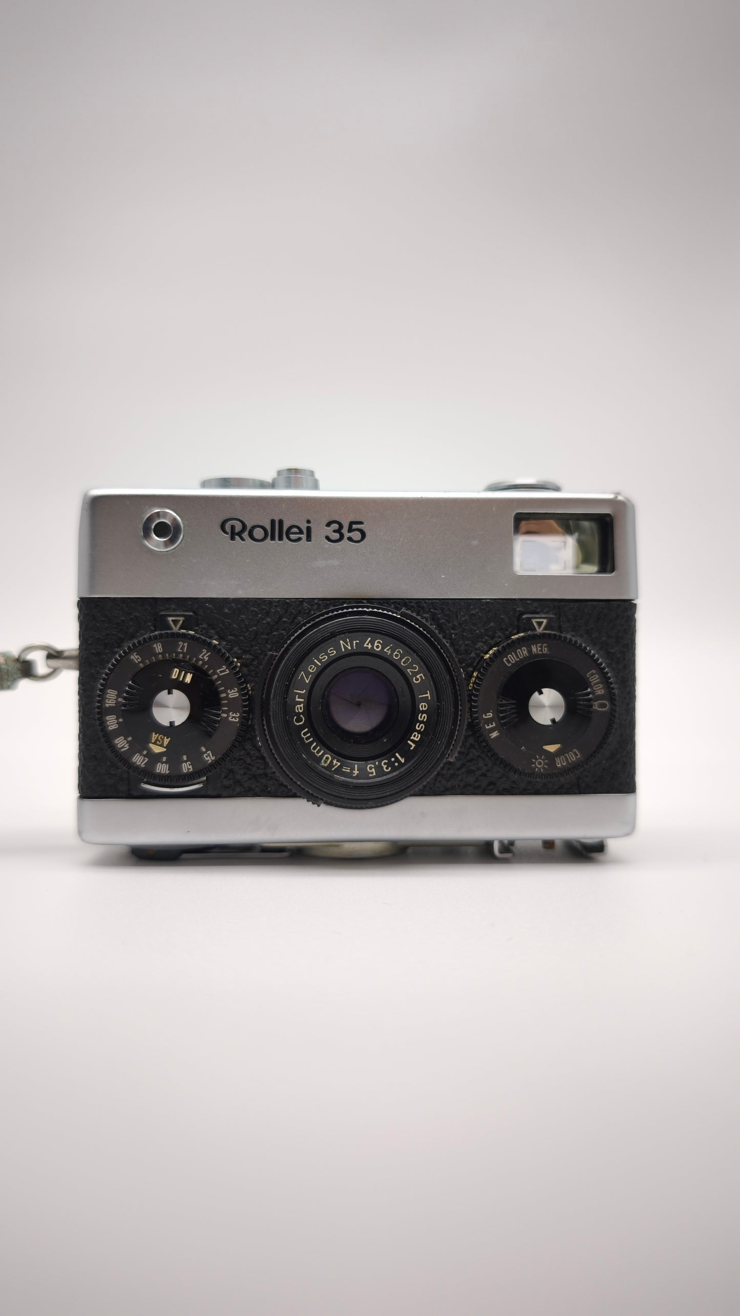 90965 Macchina fotografica vintage Rollei 35 con custodia