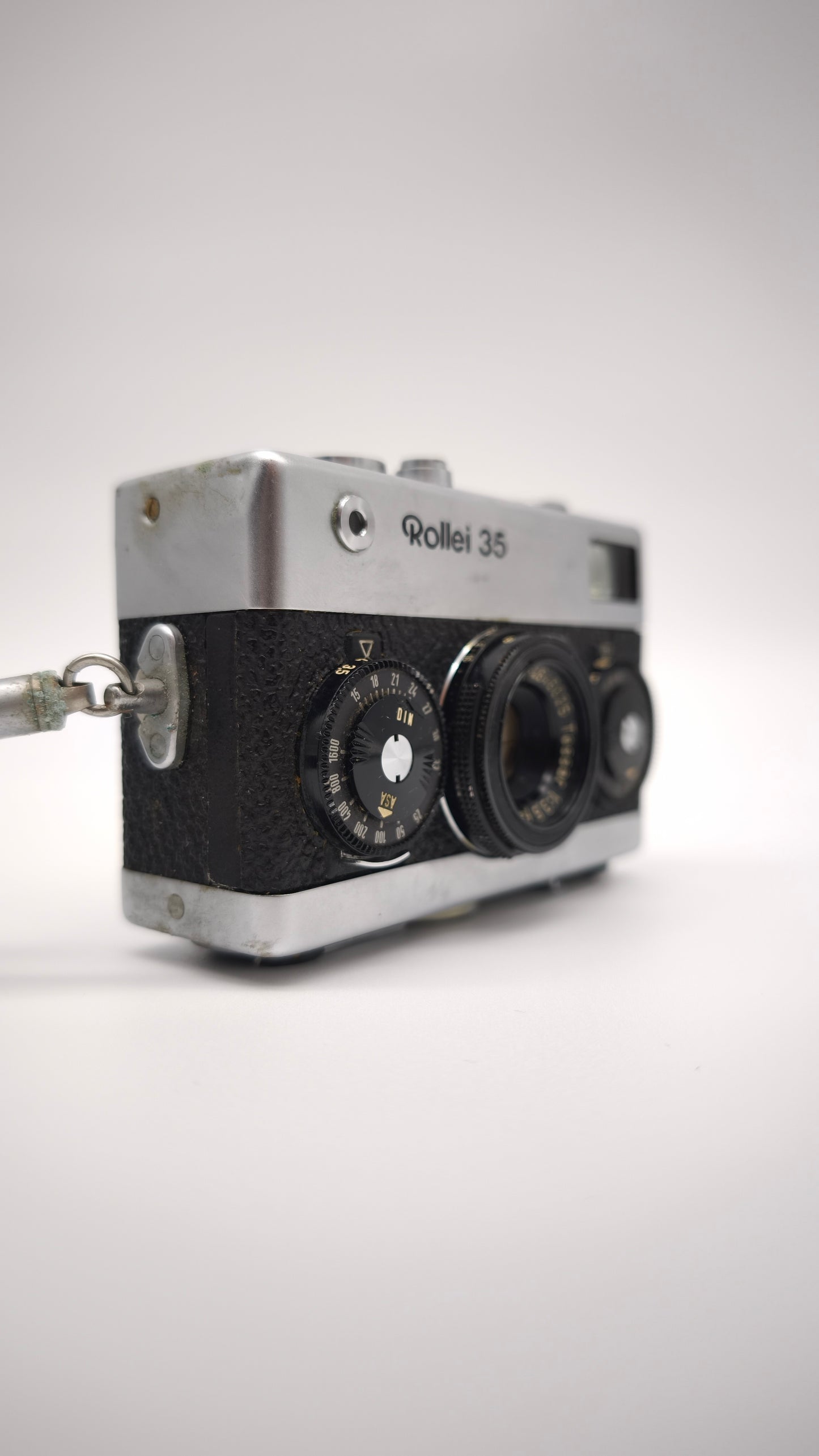 90965 Macchina fotografica vintage Rollei 35 con custodia