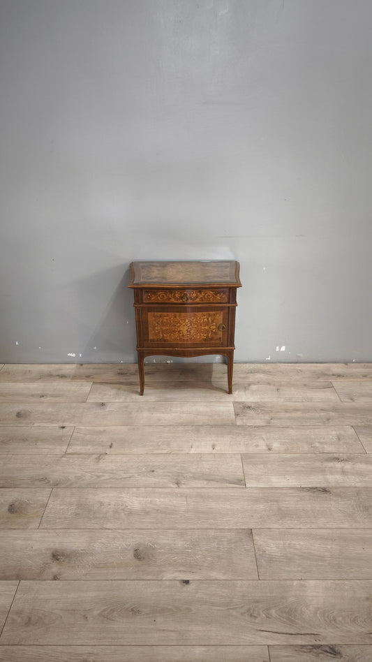 135 Comodino intarsiato in legno