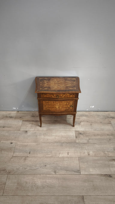 135 Comodino intarsiato in legno