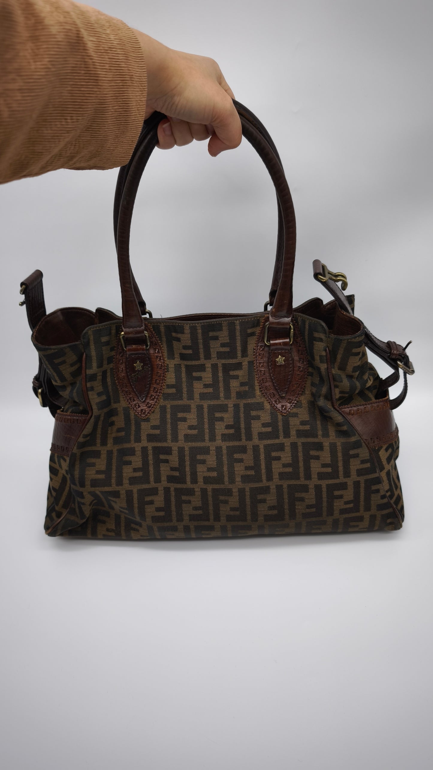 91107 Borsa Fendi con pattern logo