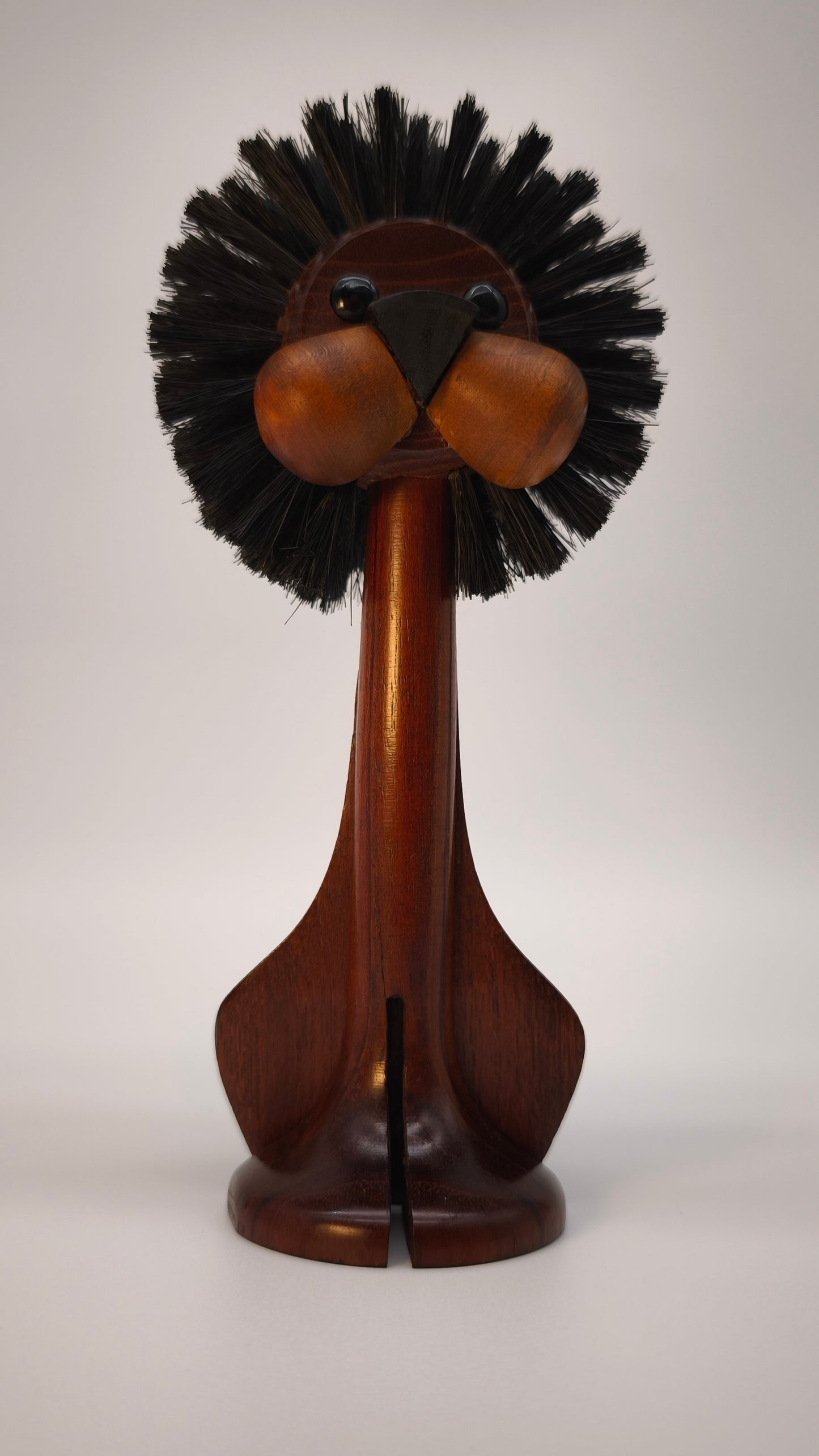 144 Spazzola leva pelucchi figurativa danese in legno, anni '50-60