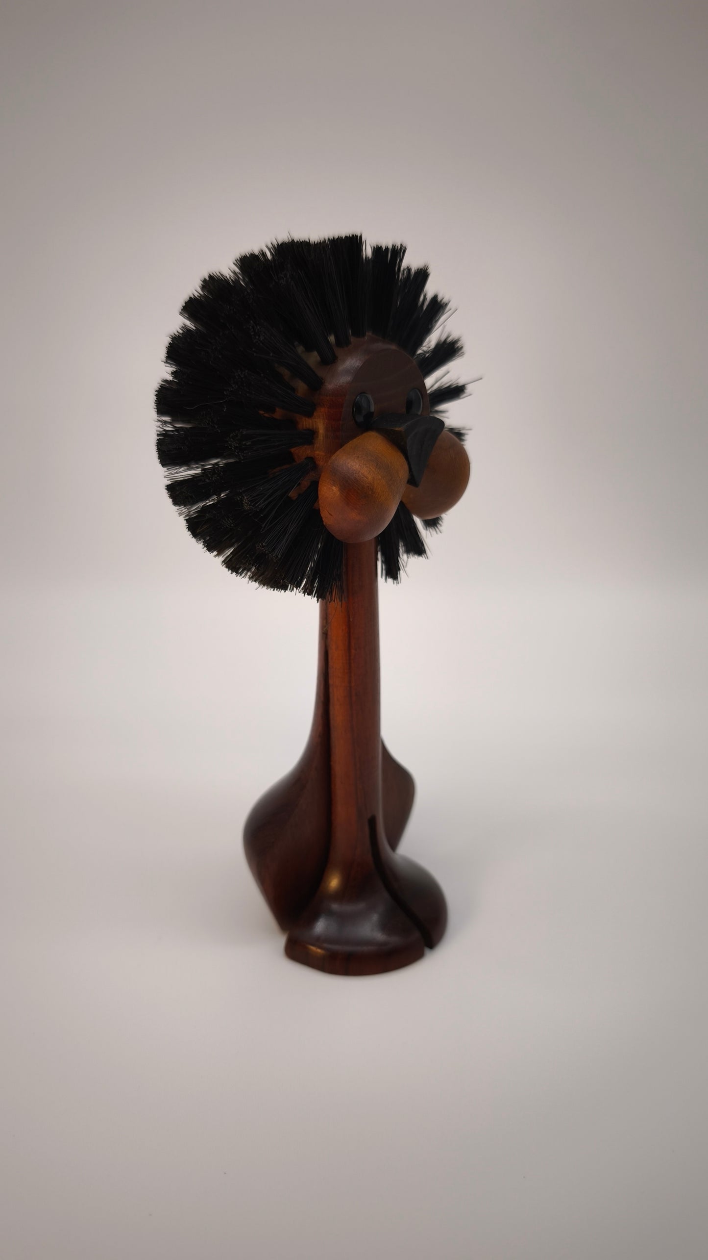 144 Spazzola leva pelucchi figurativa danese in legno, anni '50-60
