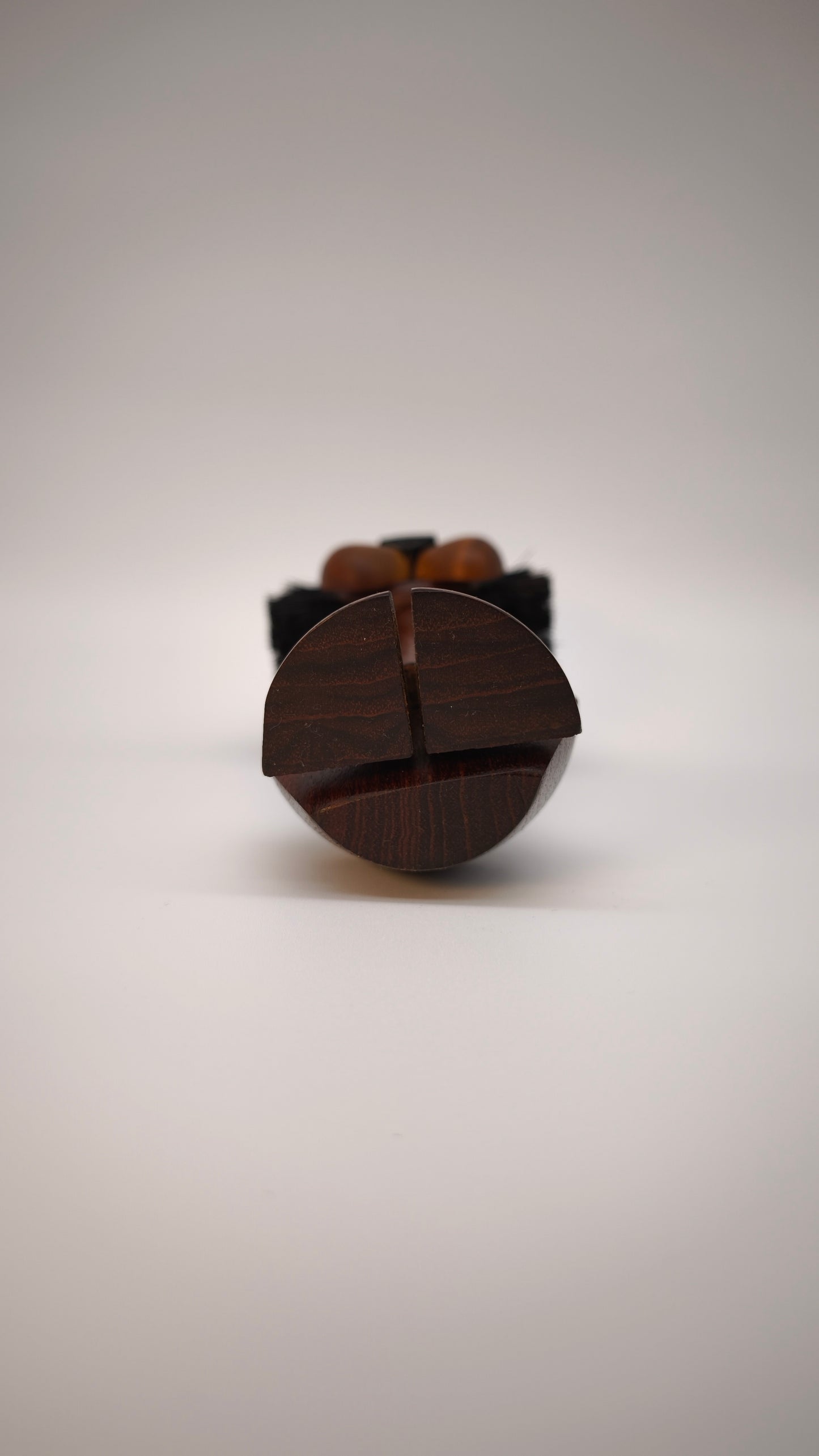 144 Spazzola leva pelucchi figurativa danese in legno, anni '50-60