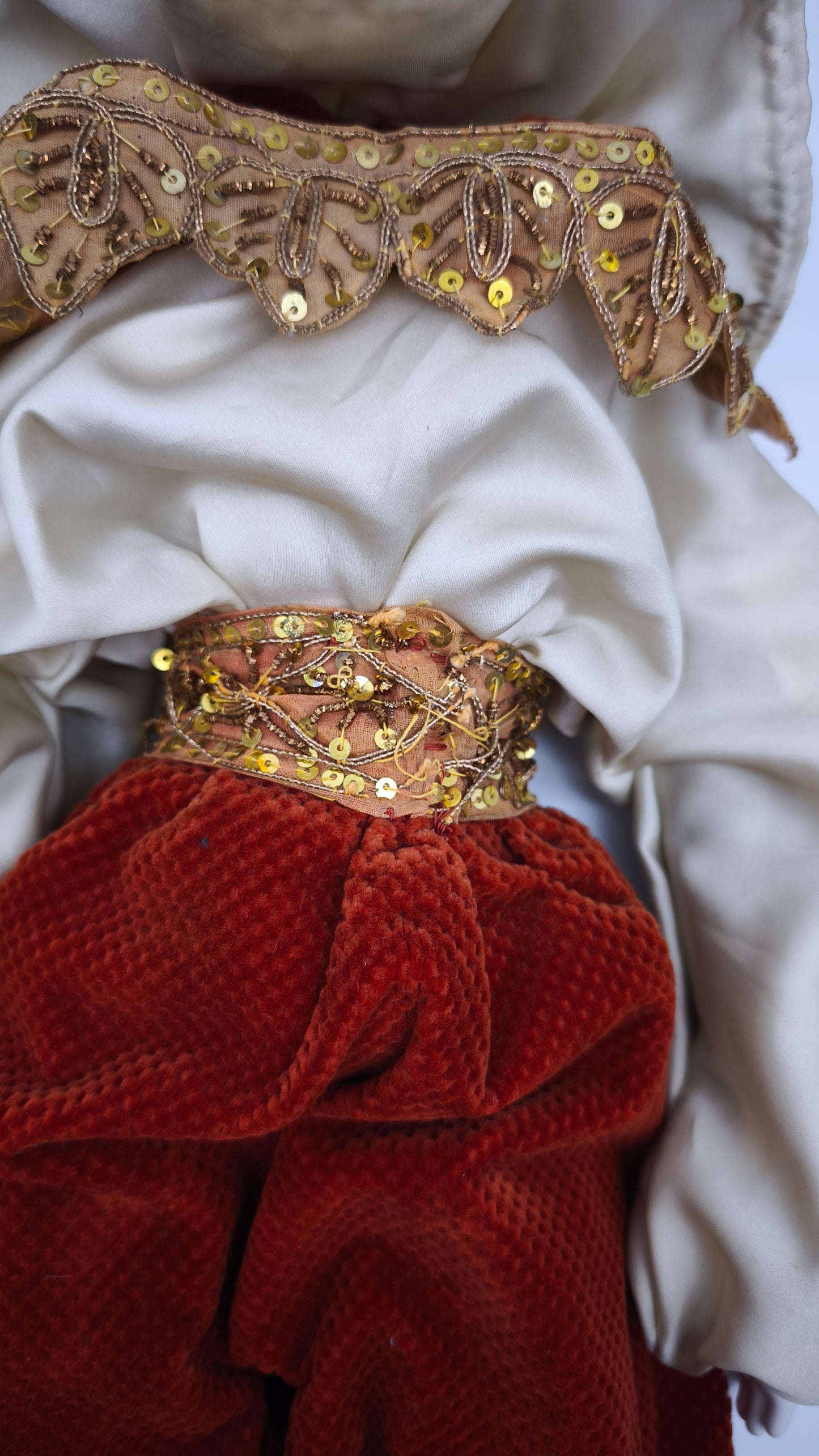 91092 Bambola veneziana in ceramica con costume