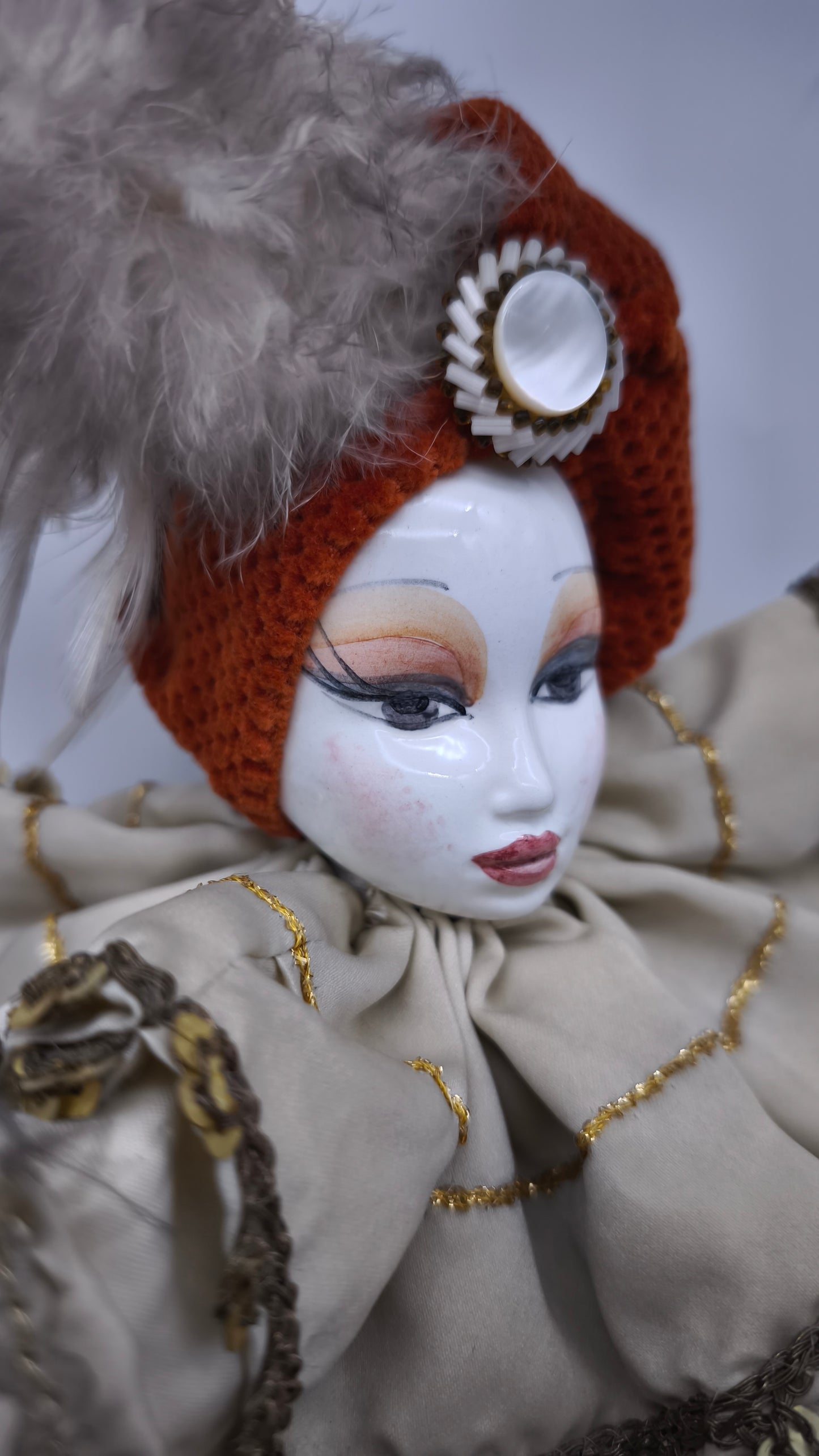 91092 Bambola veneziana in ceramica con costume