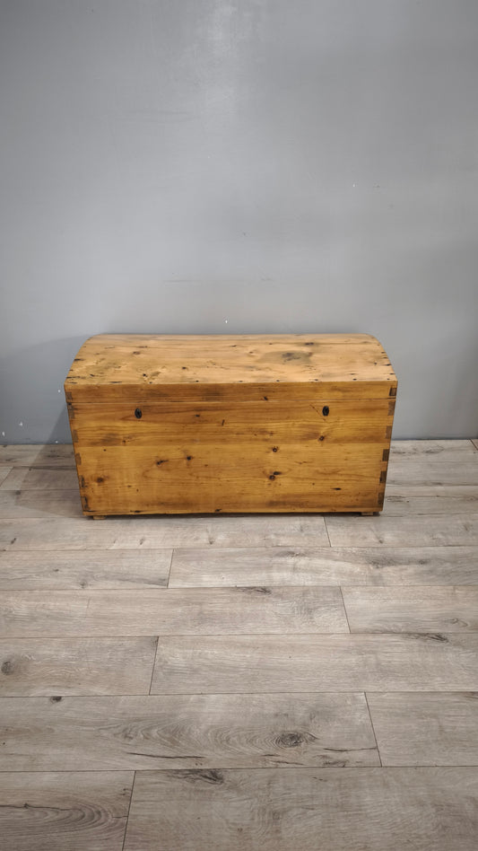 91732 Baule in legno con maniglie in metallo