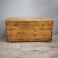 148 Baule in legno con maniglie in metallo