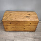 148 Baule in legno con maniglie in metallo