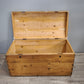 148 Baule in legno con maniglie in metallo