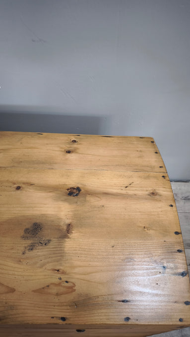 148 Baule in legno con maniglie in metallo