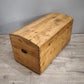 148 Baule in legno con maniglie in metallo