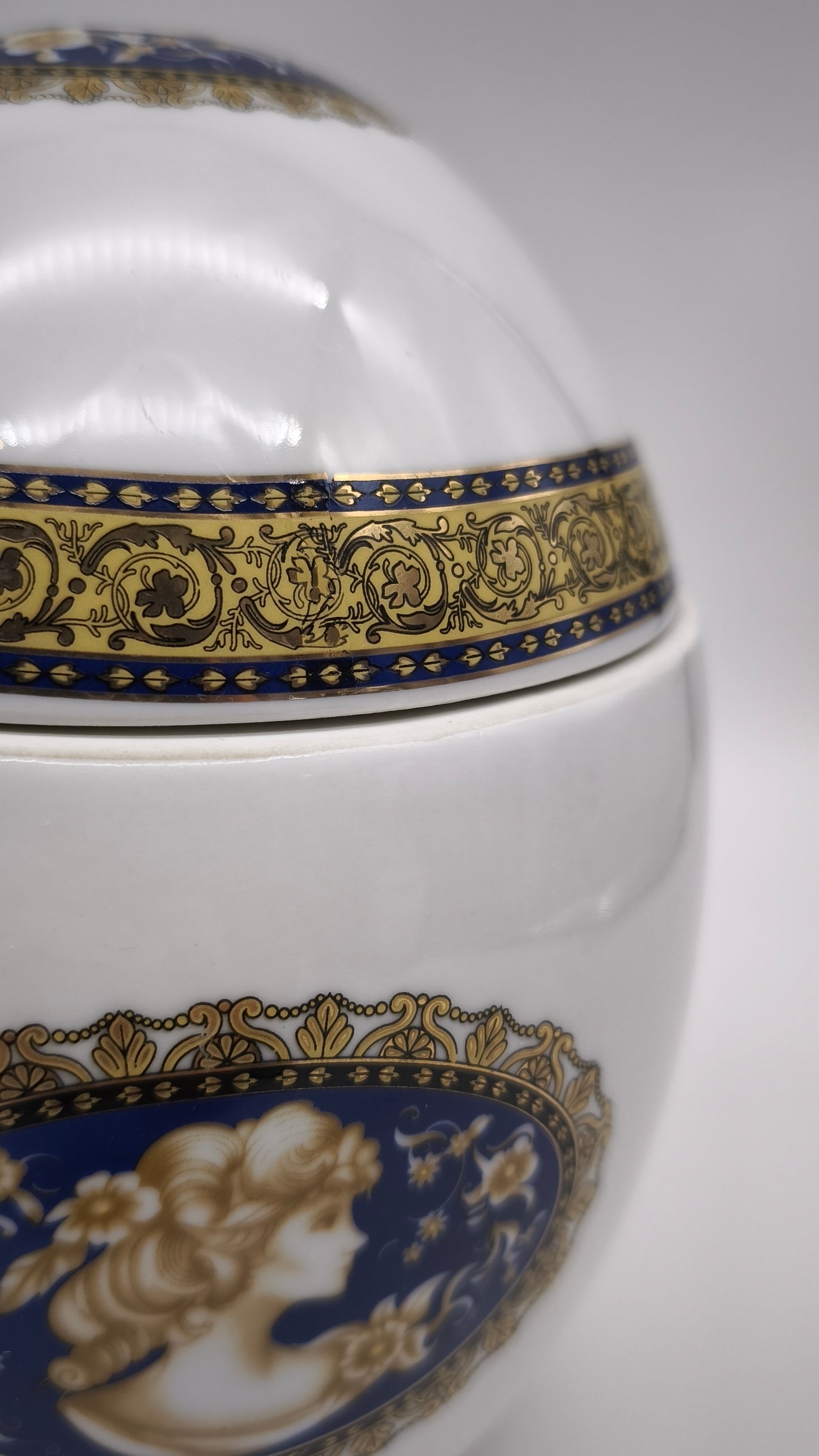 91180 Vaso uovo in ceramica decorata