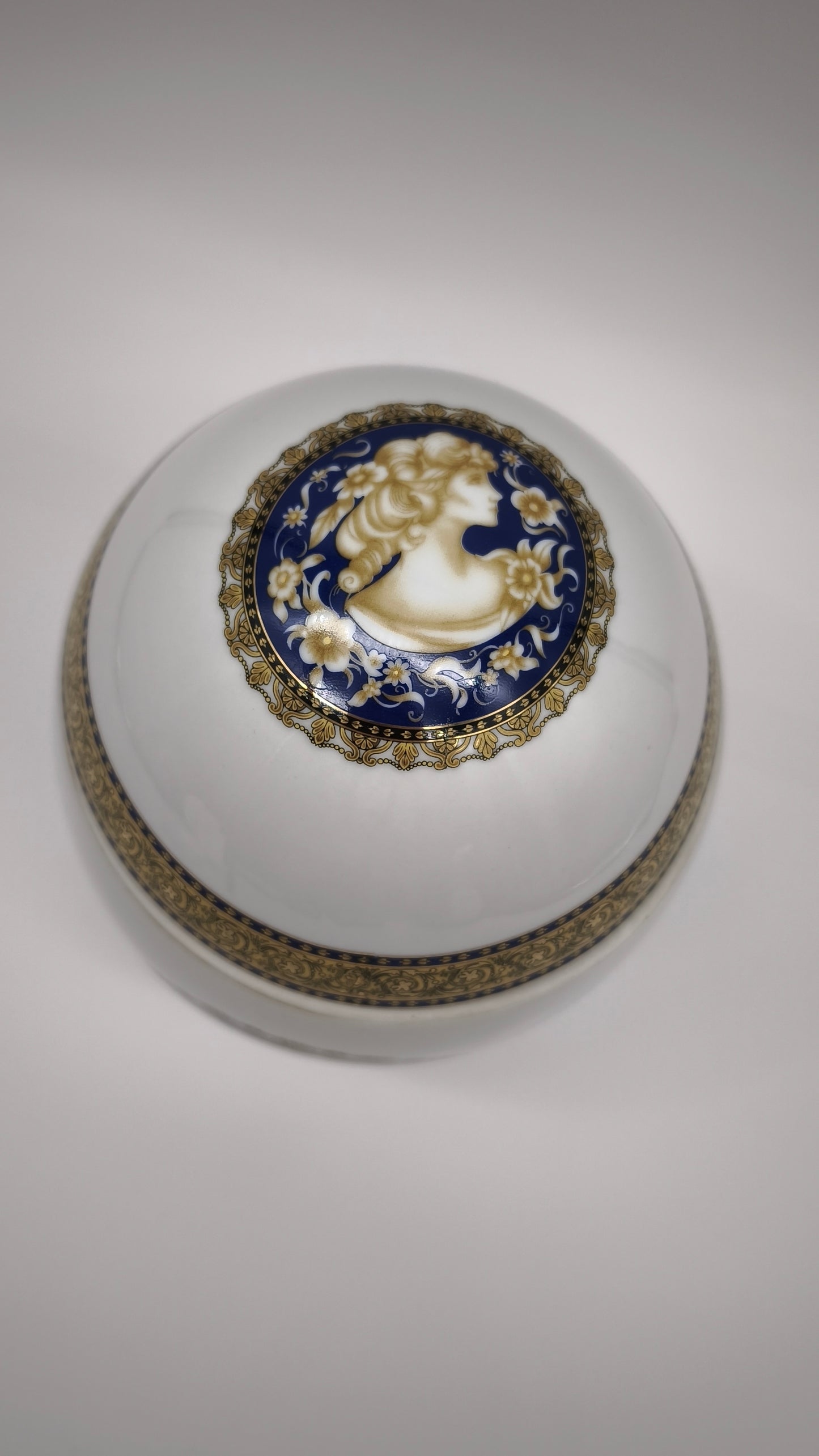 91180 Vaso uovo in ceramica decorata