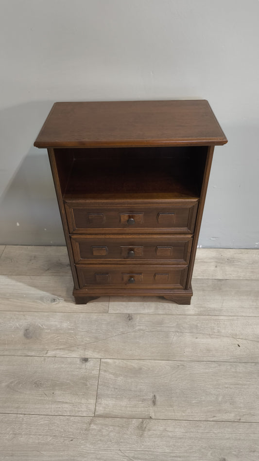 91193 Comodino in legno con tre cassetti