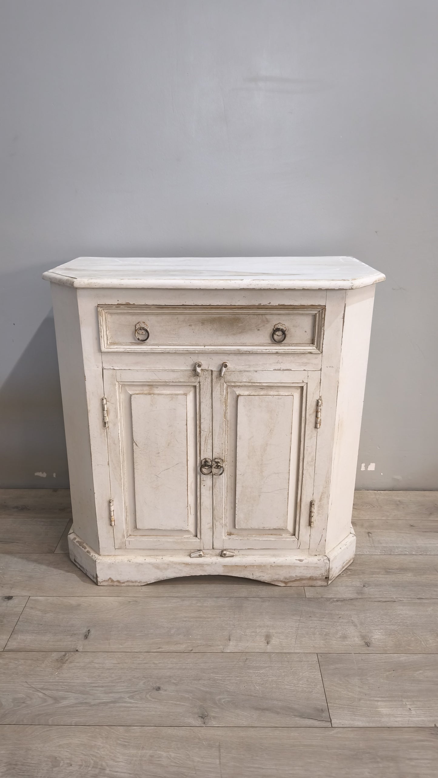 91230 Credenzina in legno dipinta bianca