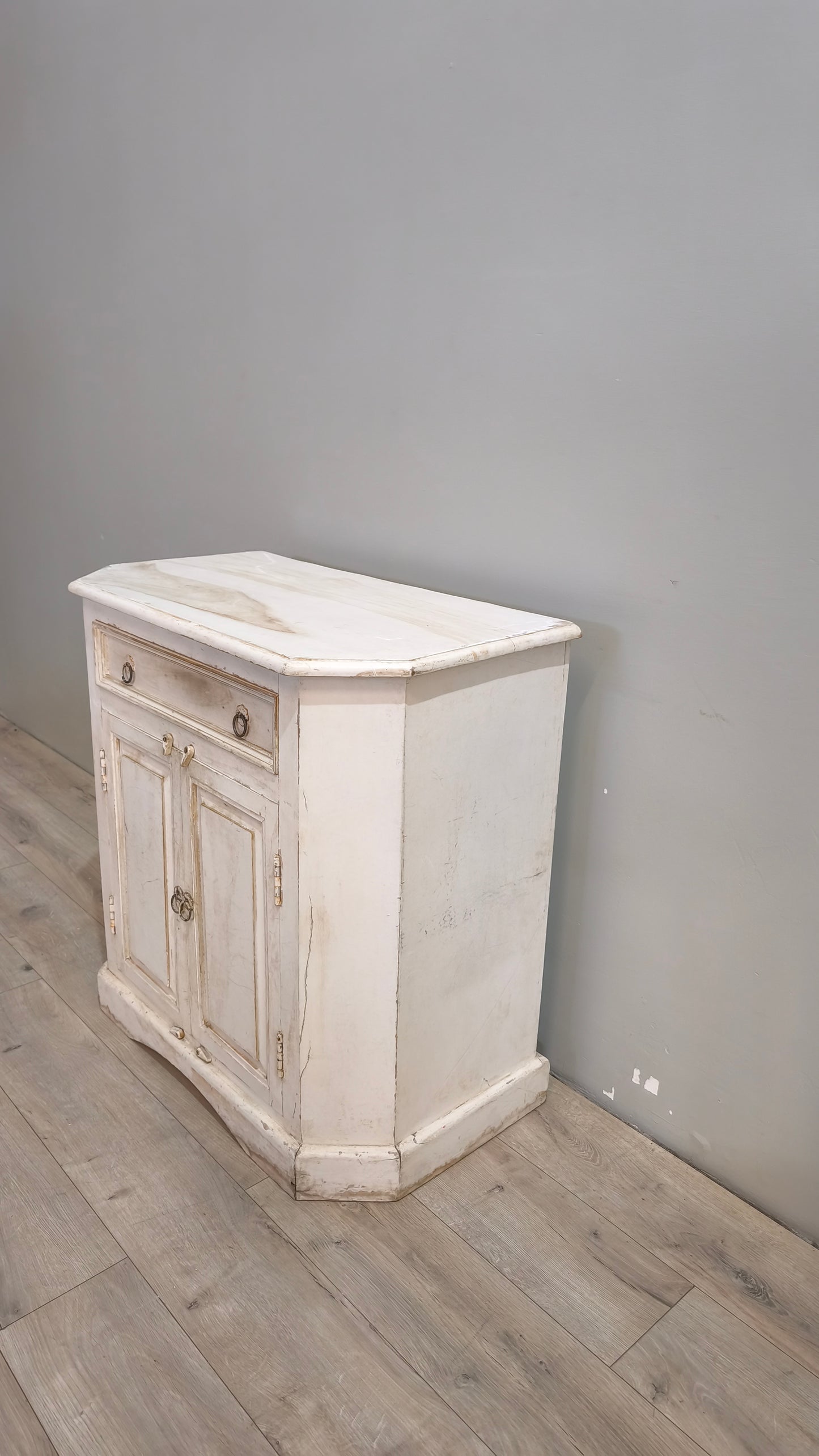 91230 Credenzina in legno dipinta bianca