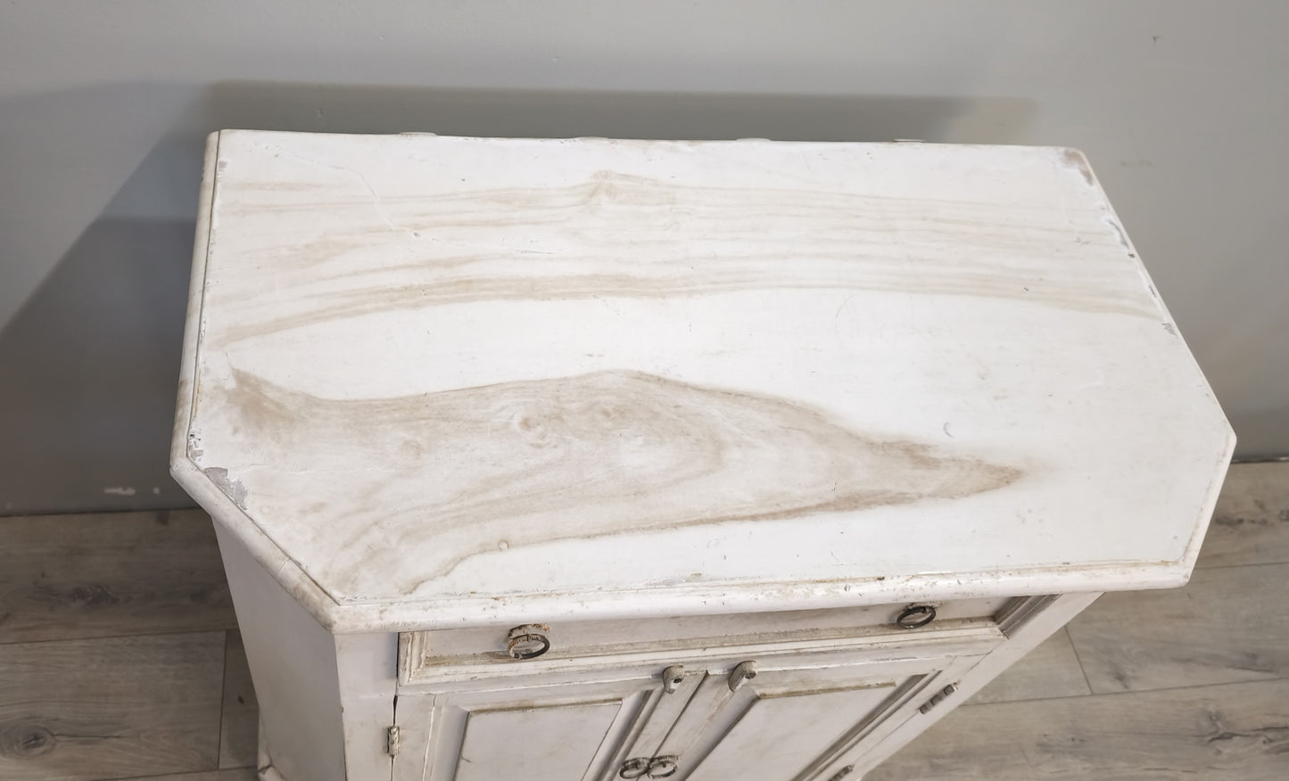 91230 Credenzina in legno dipinta bianca