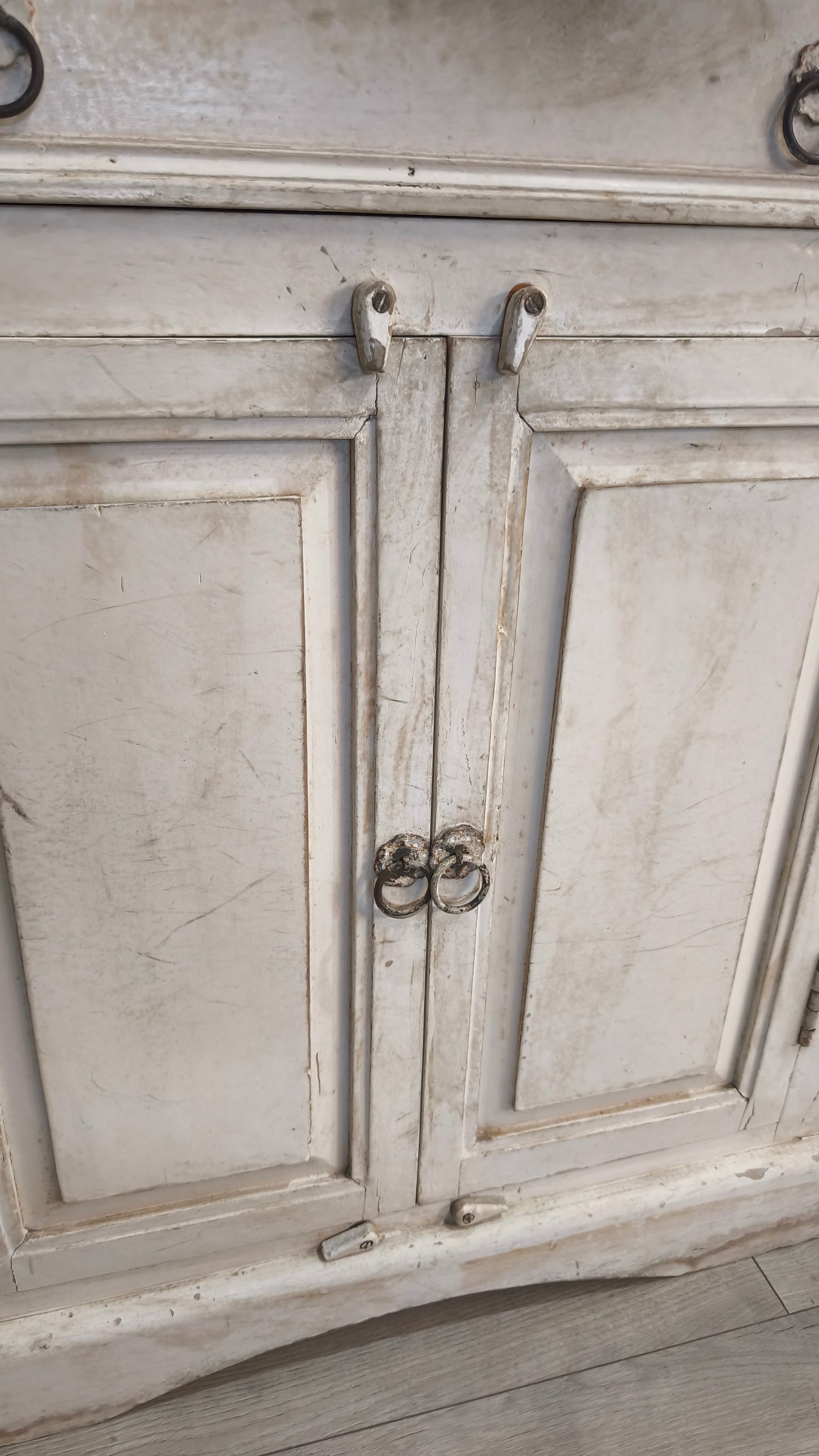 91230 Credenzina in legno dipinta bianca