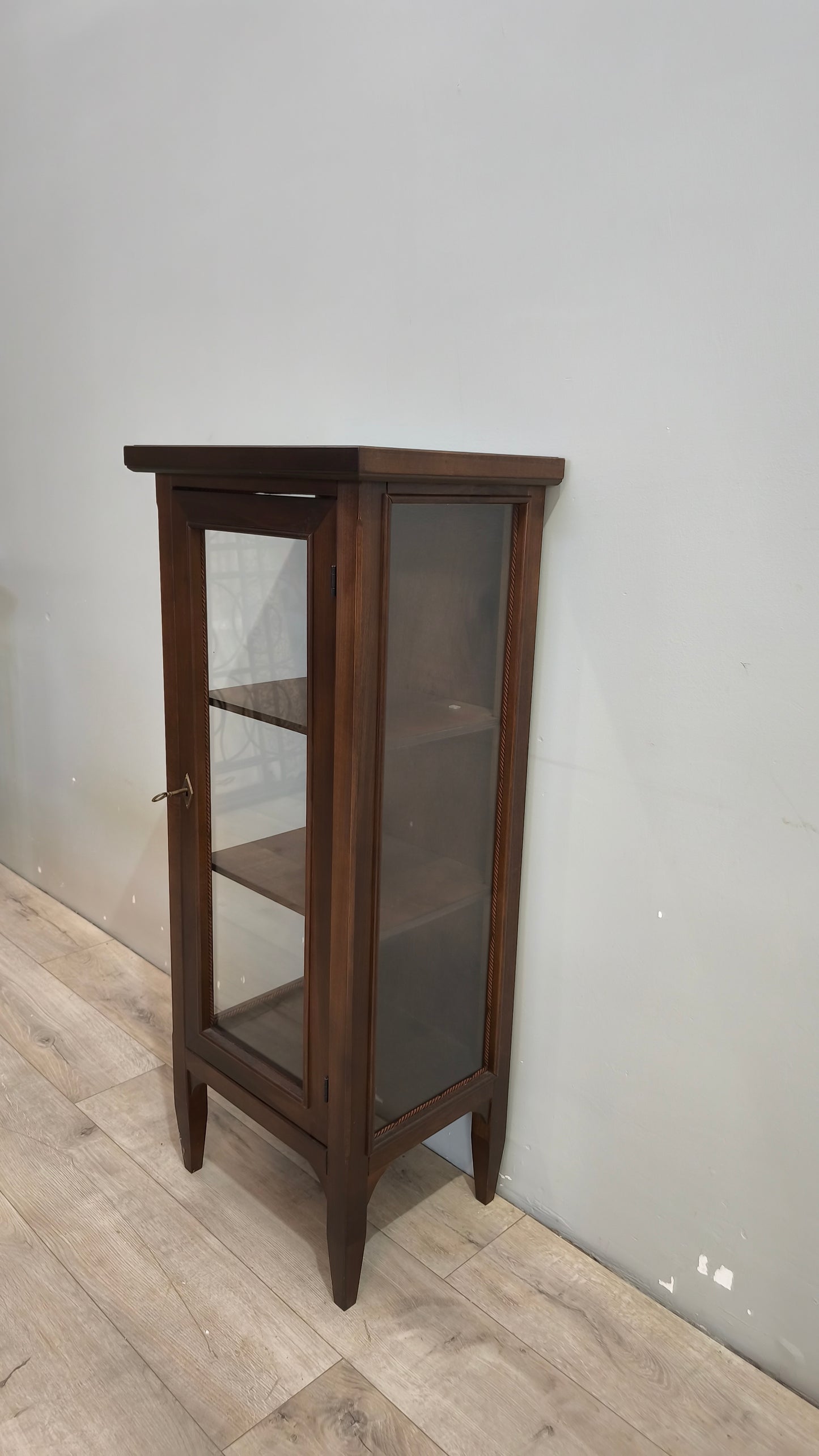 157 Vetrinetta in legno un'anta
