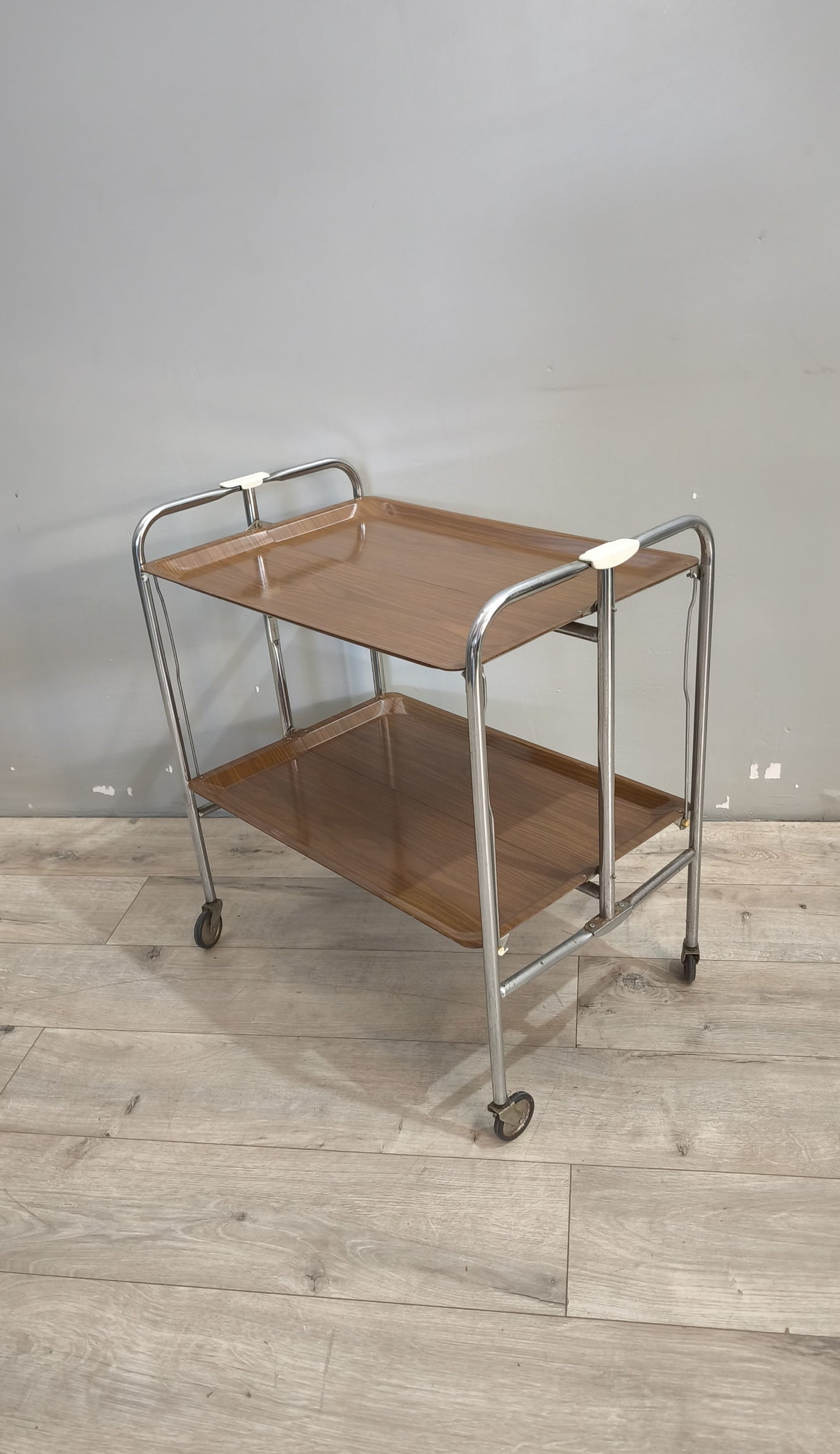 161 Carrello vintage porta vivande pieghevole in metallo