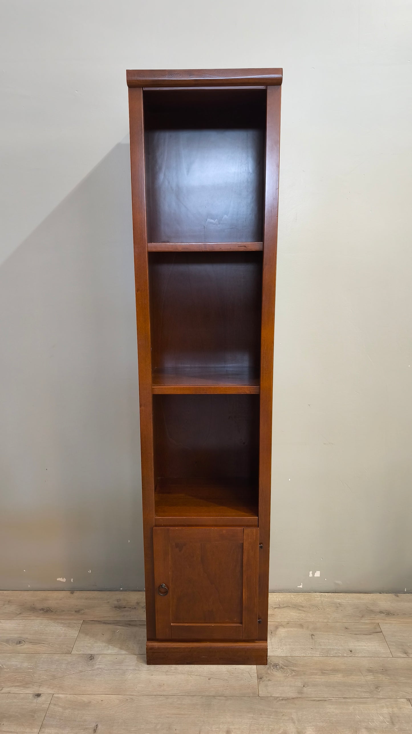 91185 Libreria in legno con sportello inferiore