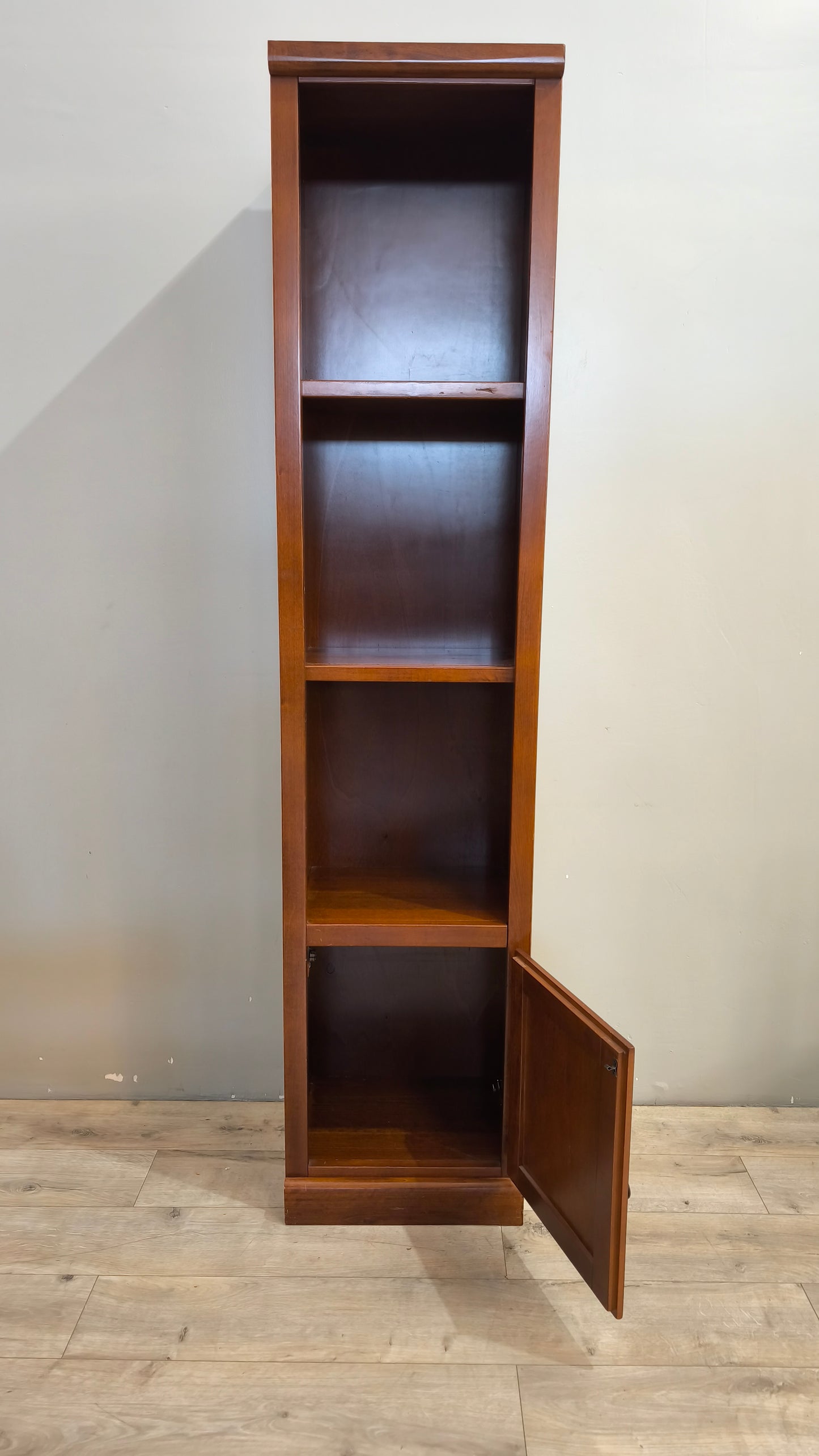 91185 Libreria in legno con sportello inferiore
