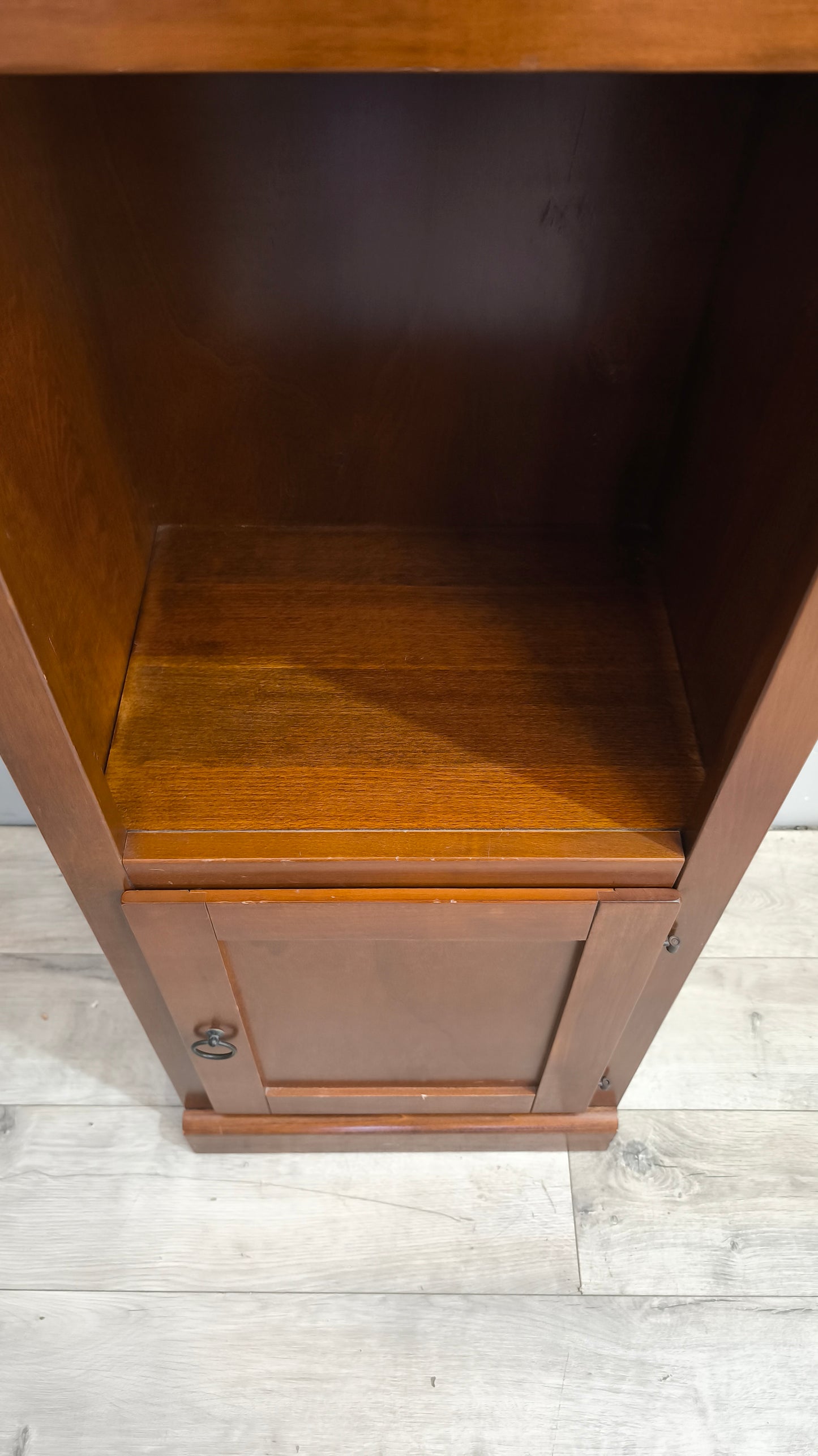 91185 Libreria in legno con sportello inferiore