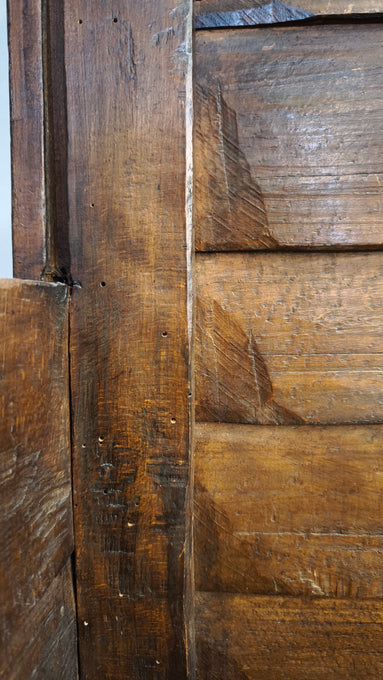 91288 Panchina in legno massello con intagli decorativi sullo schienale