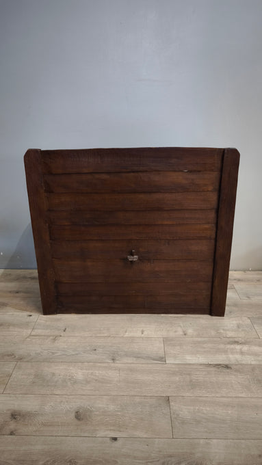 91288 Panchina in legno massello con intagli decorativi sullo schienale