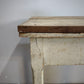 132 Tavolo in legno con morsa e cassetto frontale
