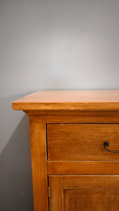 91350 Credenzina arancione in legno