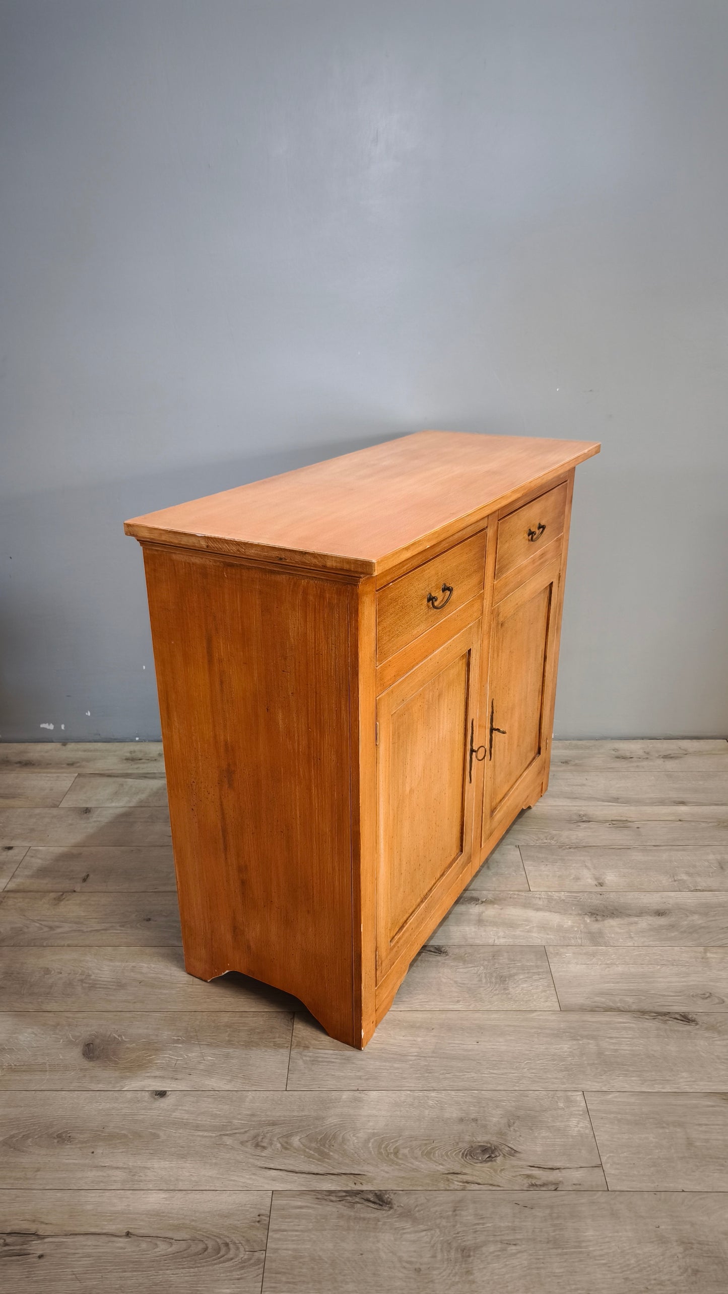 91350 Credenzina arancione in legno