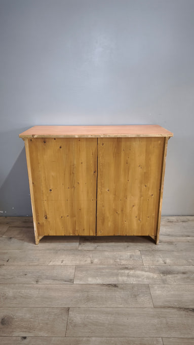 91350 Credenzina arancione in legno