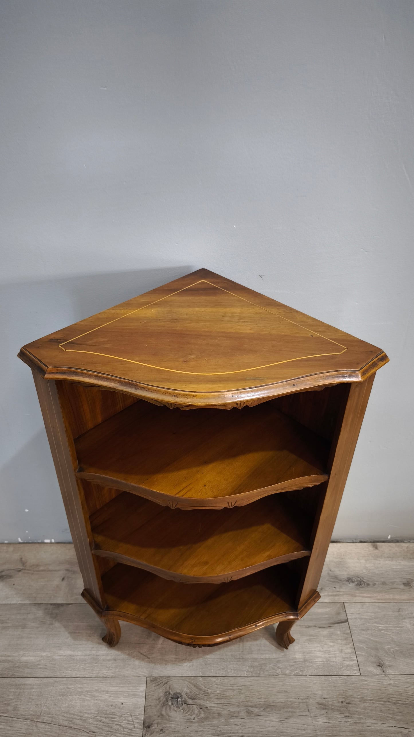 91442 Piccola angoliera in legno