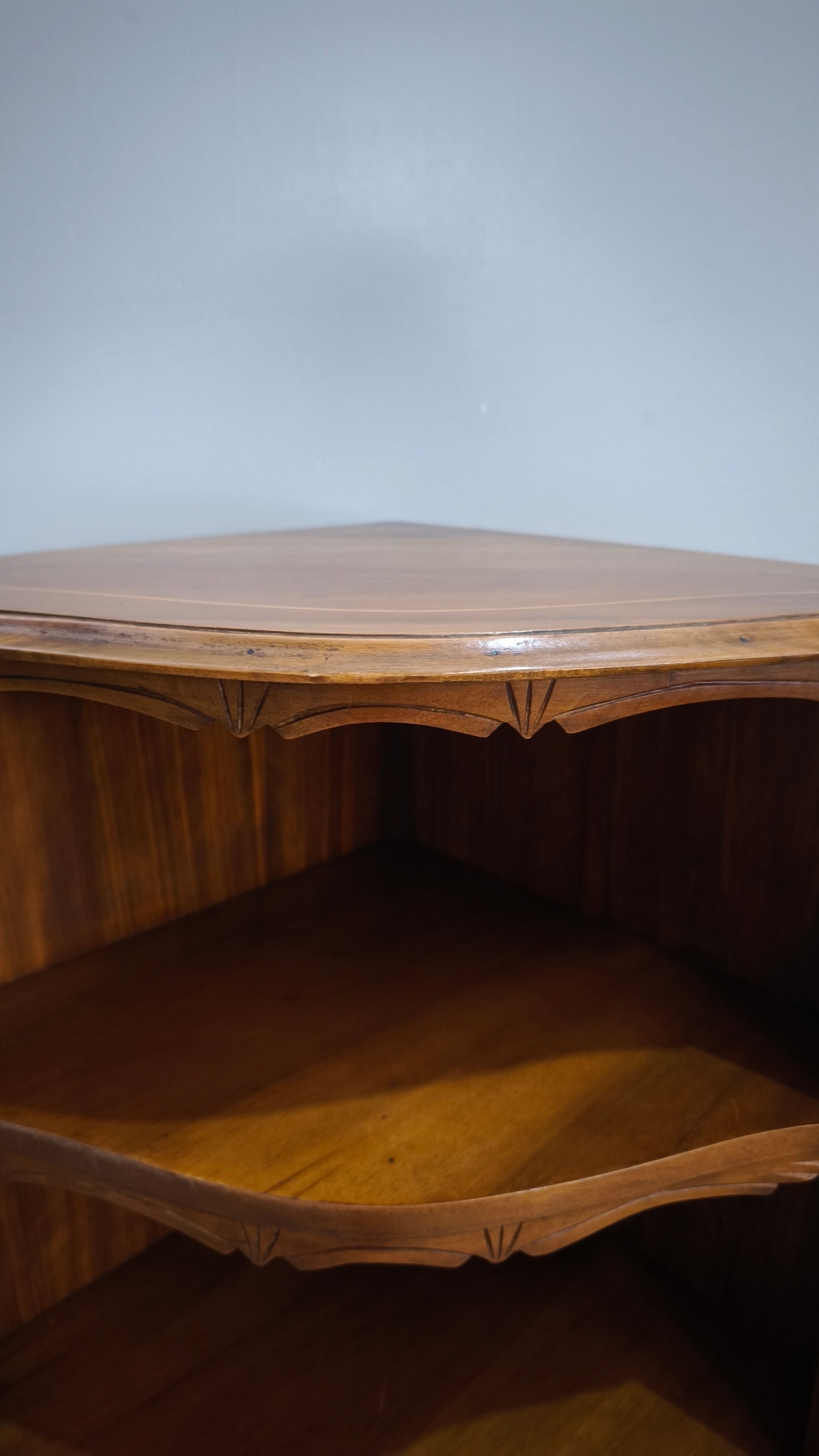 91442 Piccola angoliera in legno