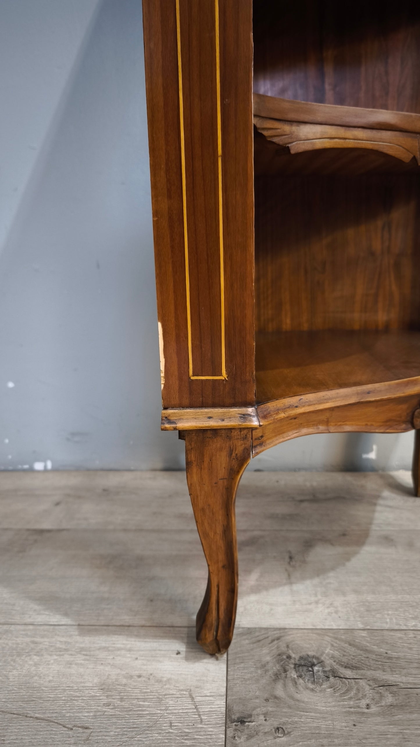 91442 Piccola angoliera in legno