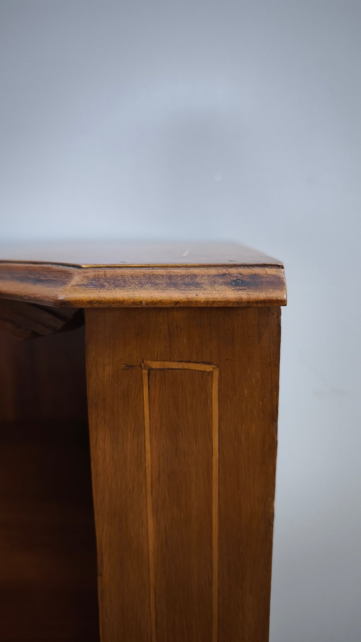 91442 Piccola angoliera in legno