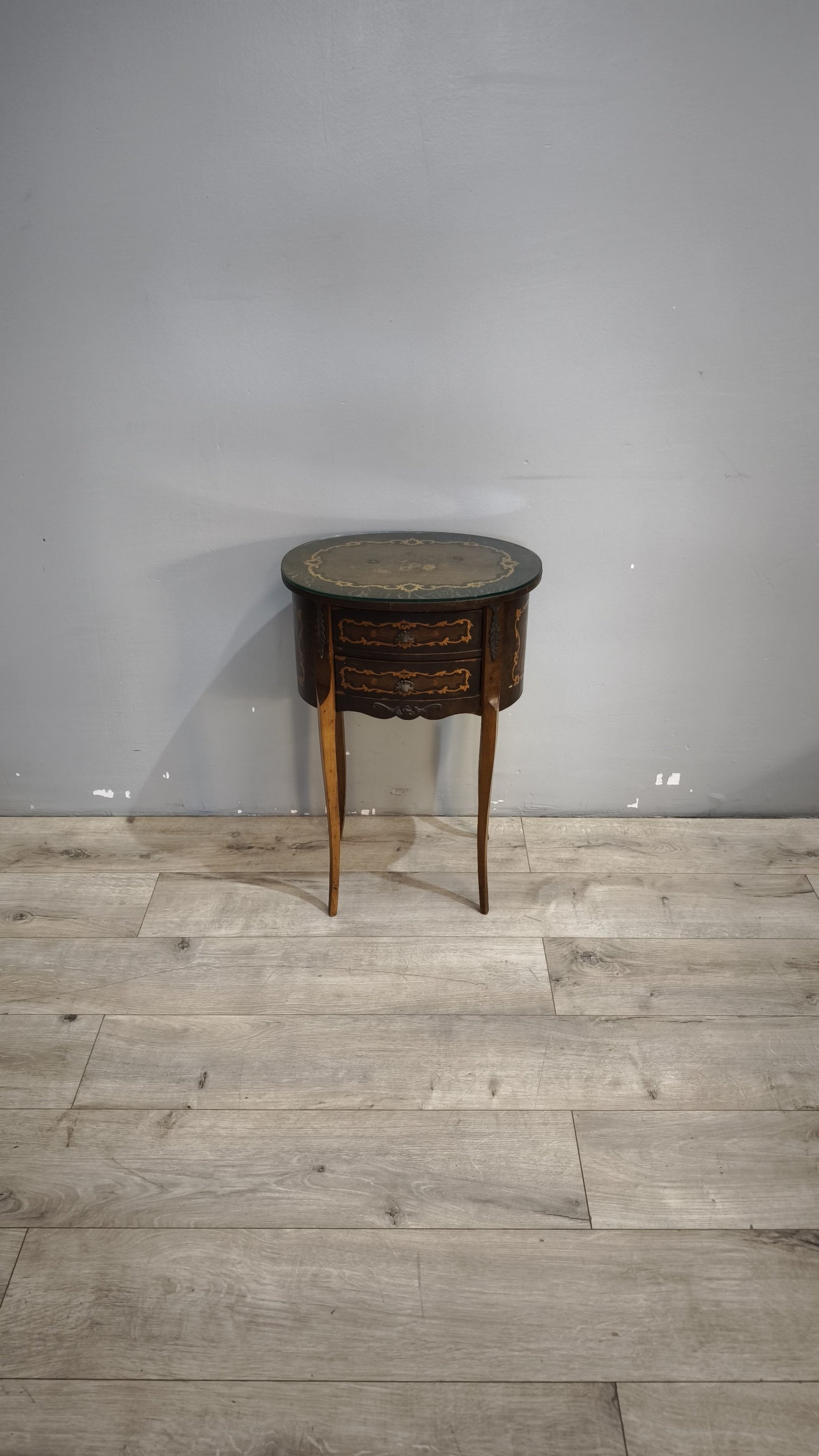 91438 Comodino in legno intarsiato con due cassetti frontali