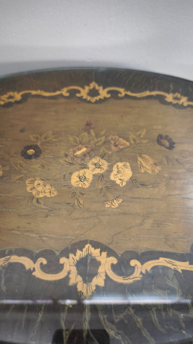 91438 Comodino in legno intarsiato con due cassetti frontali