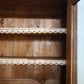 91448 Credenza in legno massello con vetrina