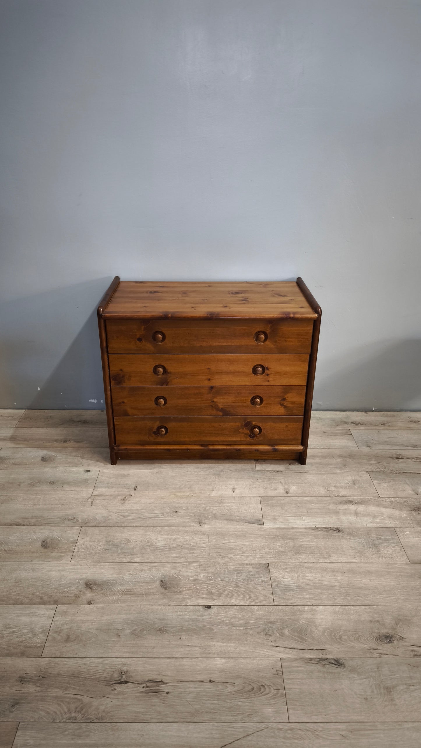 91433 Cassettiera in legno con quattro cassetti
