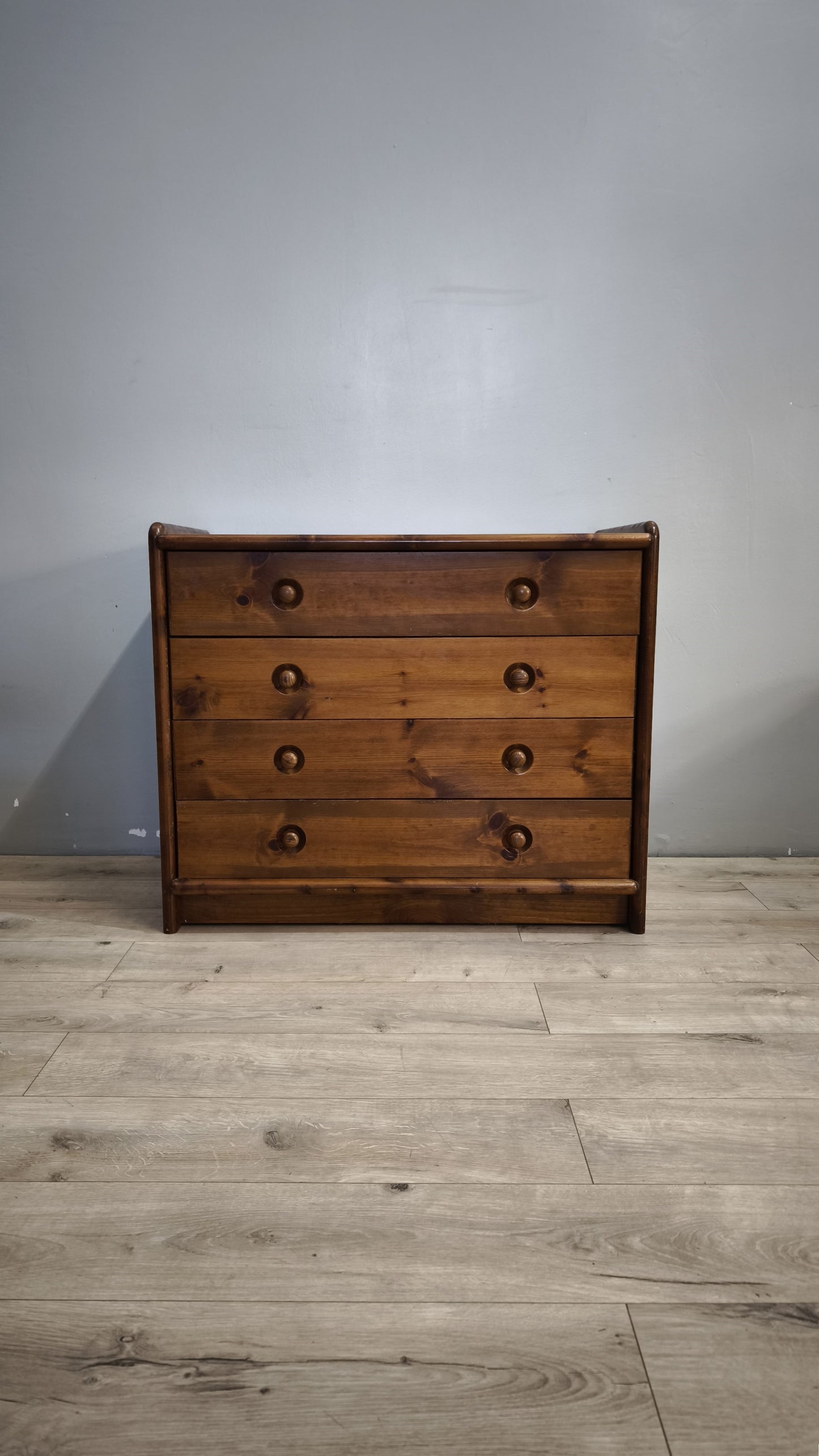 91433 Cassettiera in legno con quattro cassetti