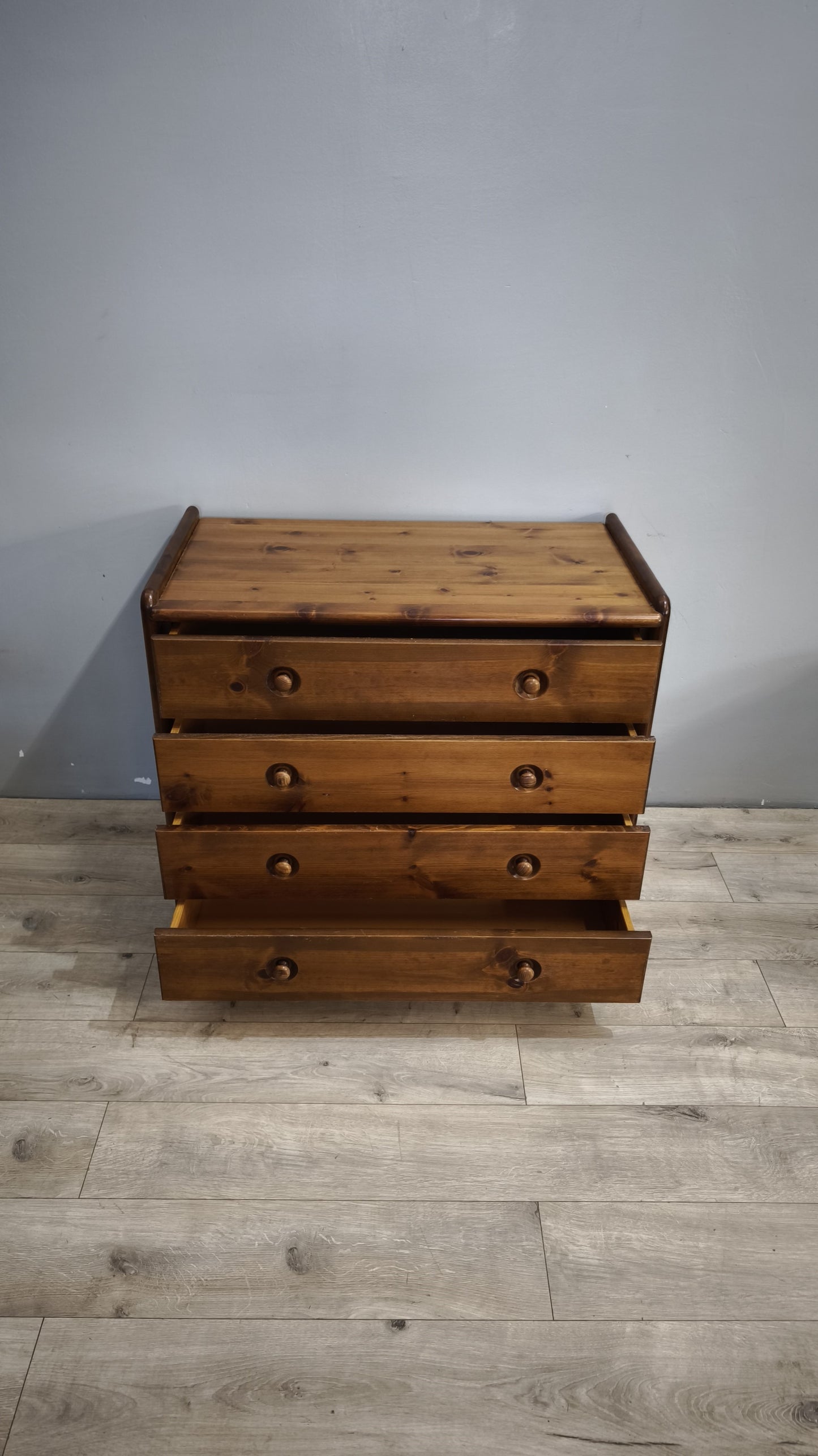 91433 Cassettiera in legno con quattro cassetti