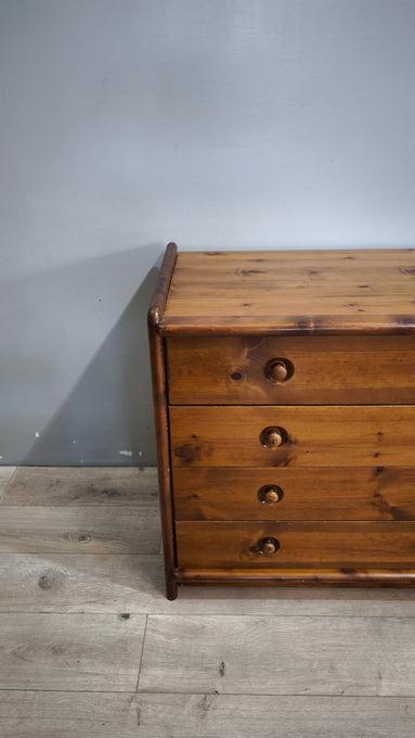 91433 Cassettiera in legno con quattro cassetti