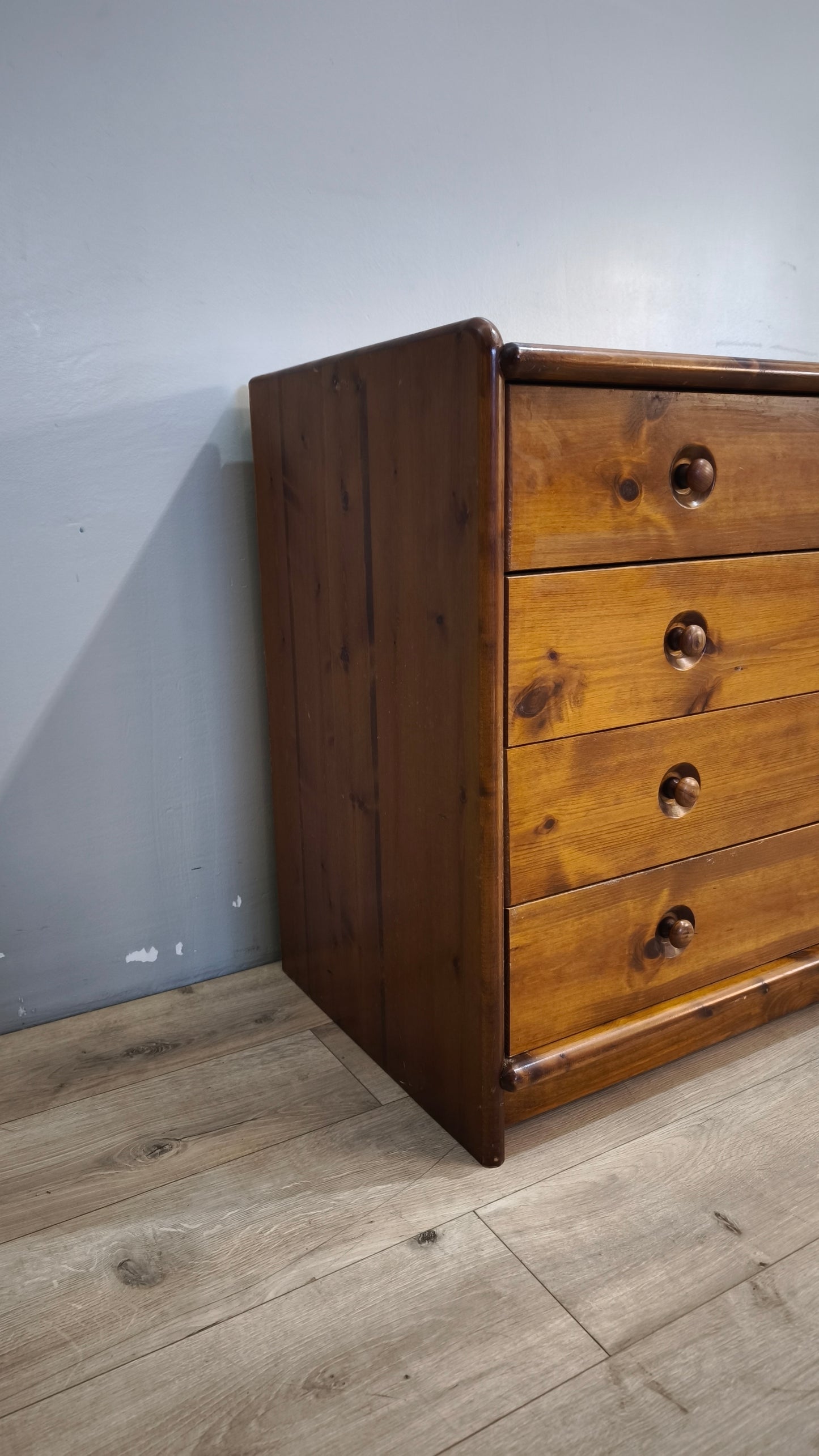 91433 Cassettiera in legno con quattro cassetti