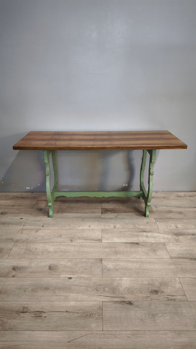 179 Tavolo fratino con base dipinta verde e piano color legno