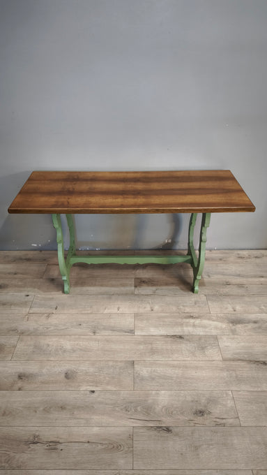 179 Tavolo fratino con base dipinta verde e piano color legno