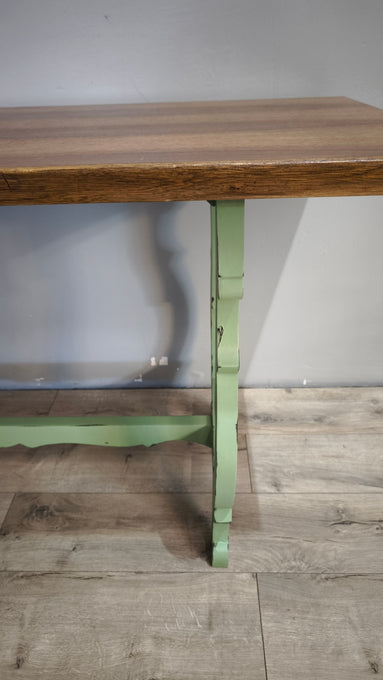 179 Tavolo fratino con base dipinta verde e piano color legno